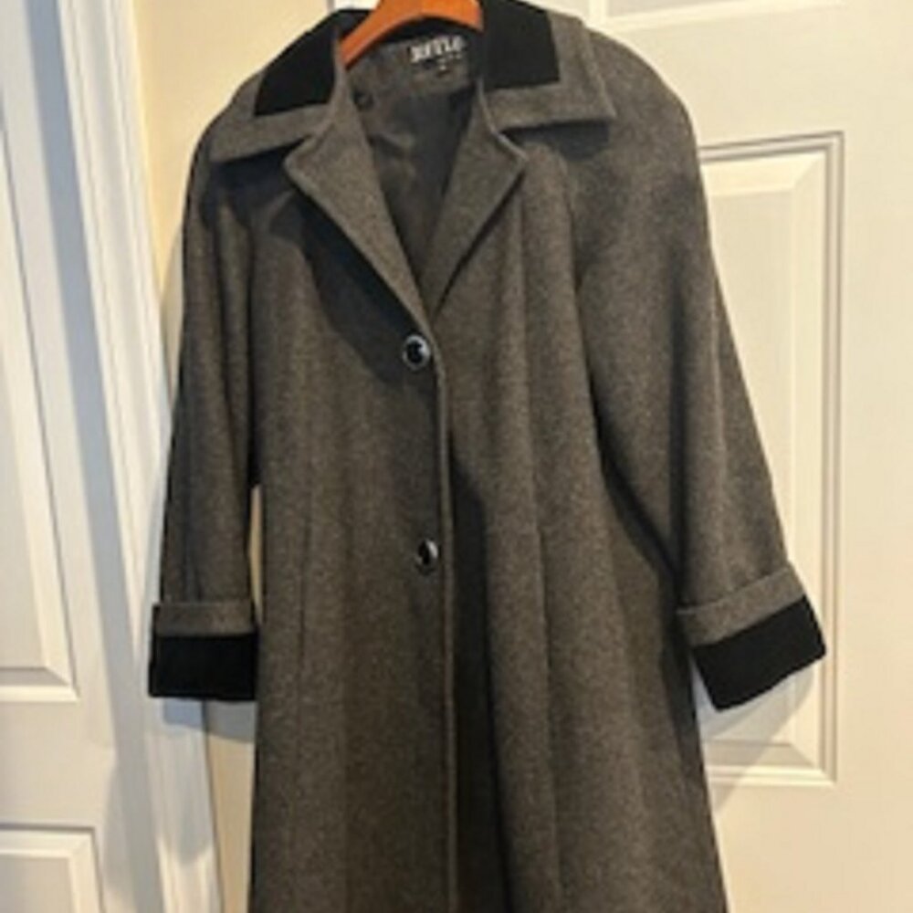 Women's Coat (Brand: Jofeld) Medium Two Button Enclosure 100% Cotton Has Pockets
